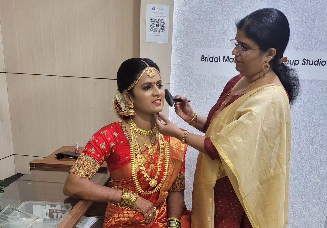 PONNUS BEAUTY PARLOUR VALANCHERY